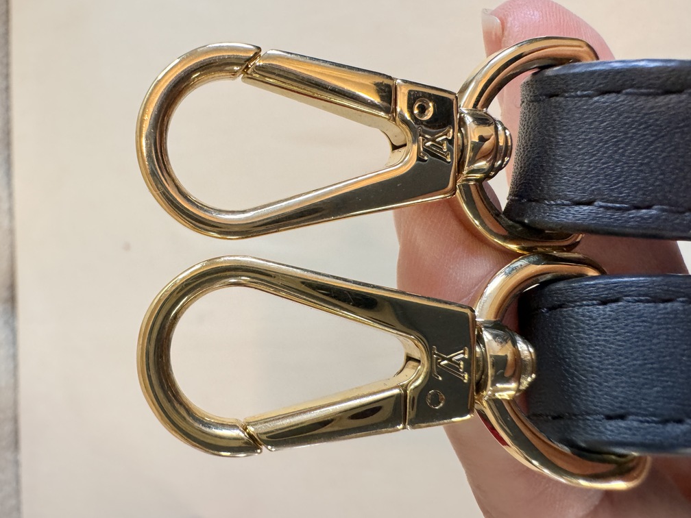Bandouliere XL Reverse | www.luxuryaccessoires.com Bandouliere XL Reverse | www.luxuryaccessoires.com